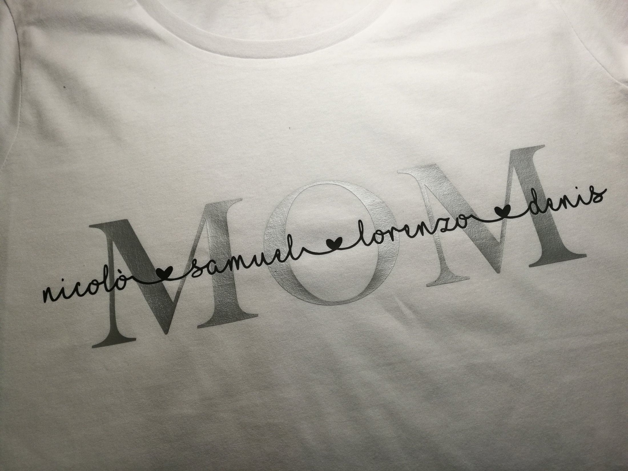 maglietta MOM con nomi figli